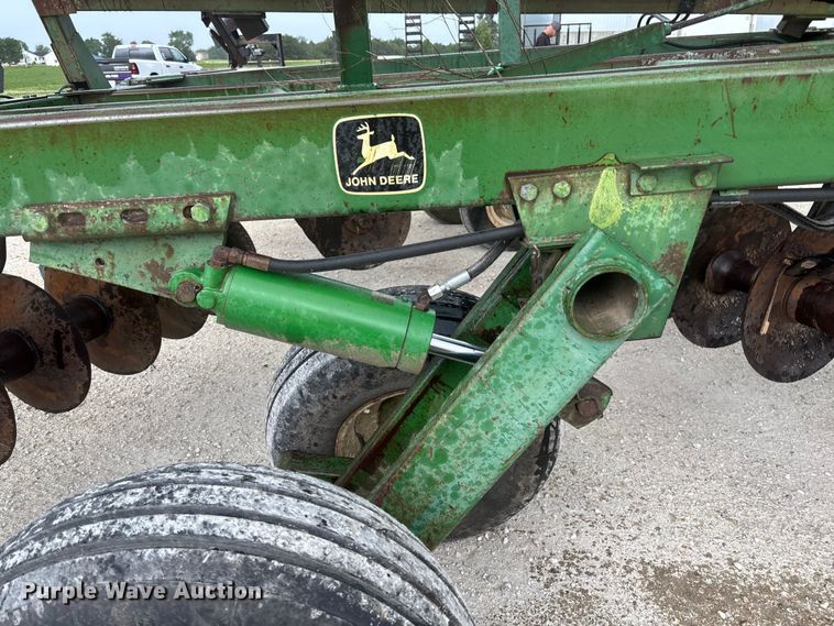 image for item FC1640 John Deere 335 tandem disk