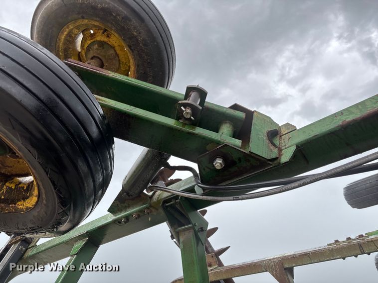 image for item FC1640 John Deere 335 tandem disk