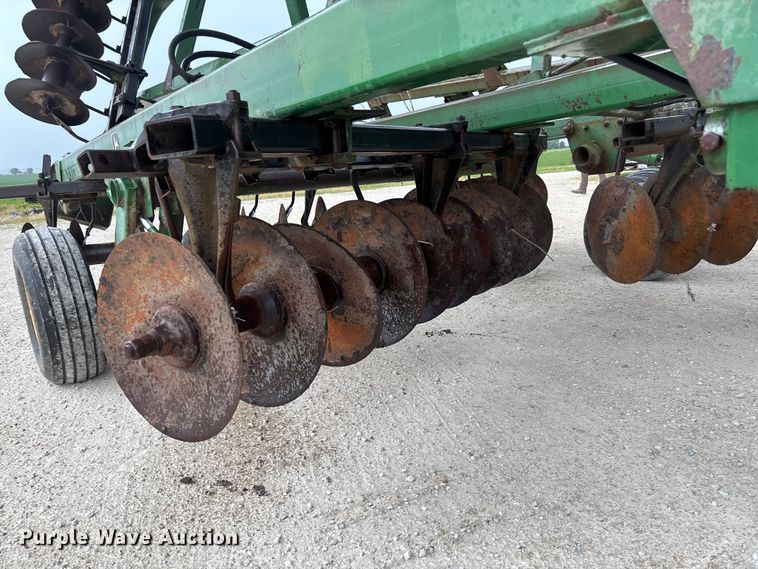 image for item FC1640 John Deere 335 tandem disk