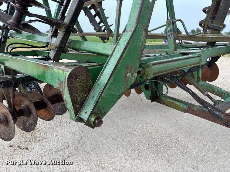 image for item FC1640 John Deere 335 tandem disk