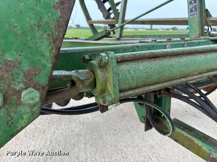 image for item FC1640 John Deere 335 tandem disk