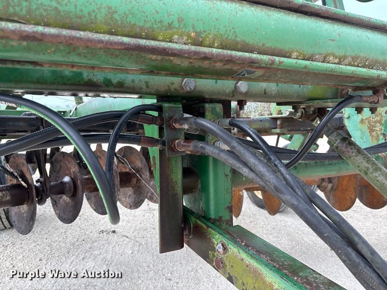 image for item FC1640 John Deere 335 tandem disk