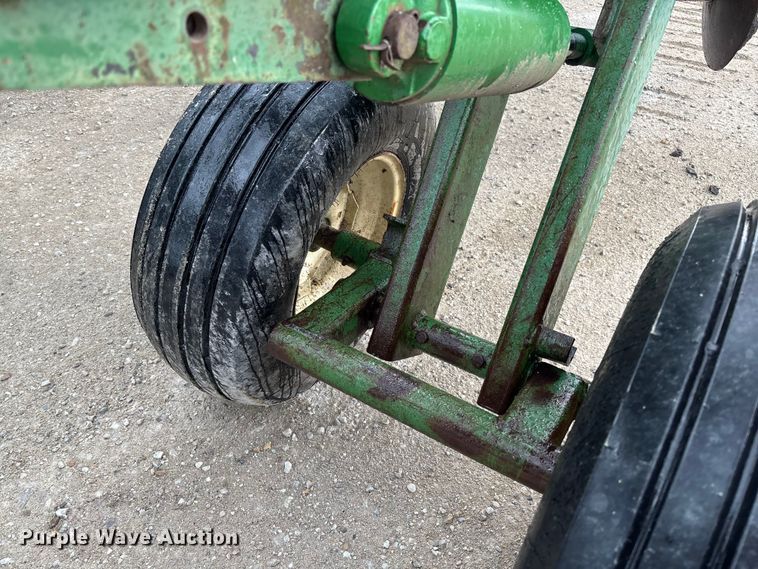 image for item FC1640 John Deere 335 tandem disk