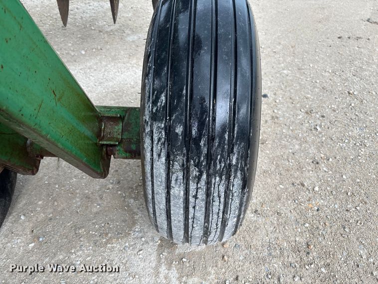 image for item FC1640 John Deere 335 tandem disk