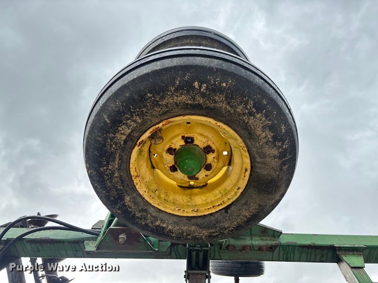image for item FC1640 John Deere 335 tandem disk