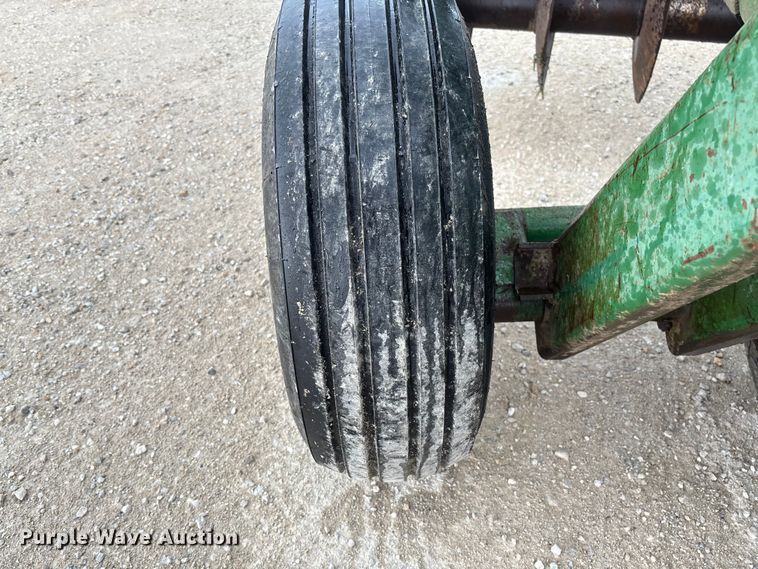image for item FC1640 John Deere 335 tandem disk