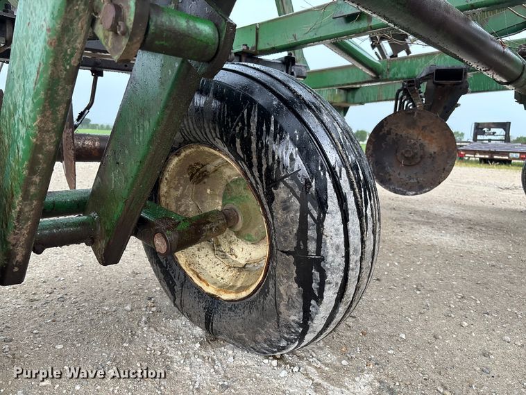 image for item FC1640 John Deere 335 tandem disk