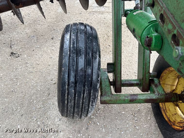 image for item FC1640 John Deere 335 tandem disk