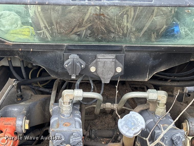 image for item FC5927 2001 New Holland TS100 tractor