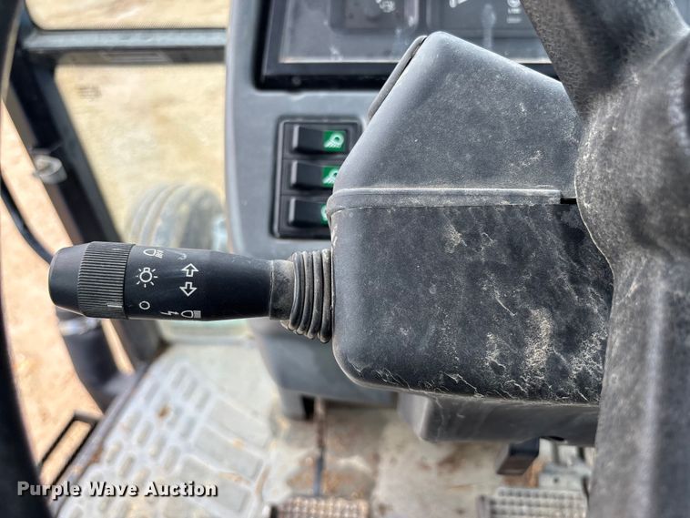 image for item FC5927 2001 New Holland TS100 tractor