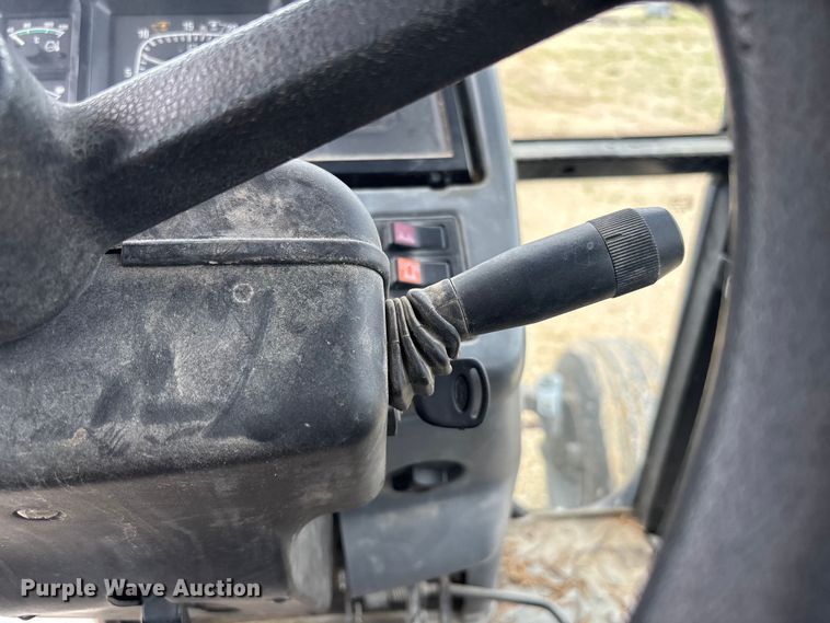 image for item FC5927 2001 New Holland TS100 tractor