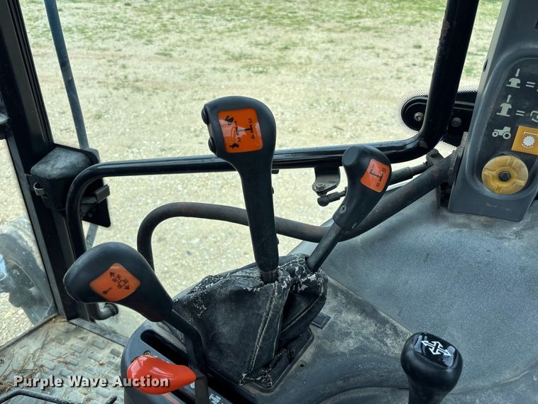 image for item FC5927 2001 New Holland TS100 tractor