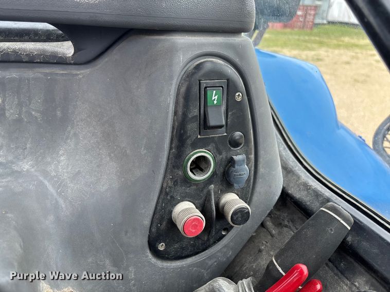 image for item FC5927 2001 New Holland TS100 tractor