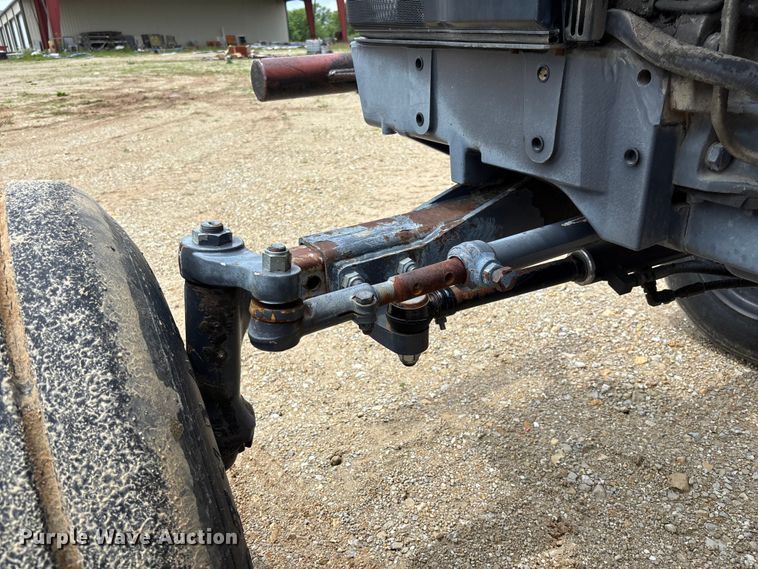 image for item FC5927 2001 New Holland TS100 tractor