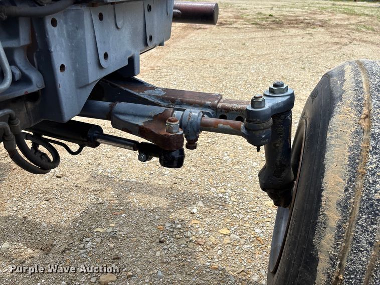 image for item FC5927 2001 New Holland TS100 tractor