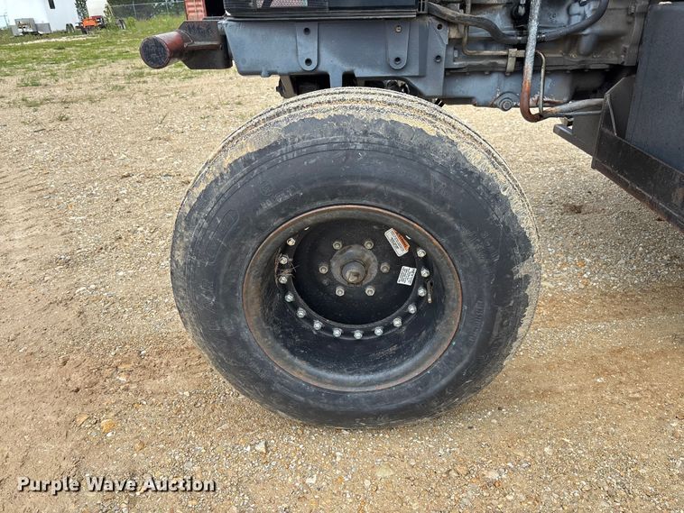 image for item FC5927 2001 New Holland TS100 tractor