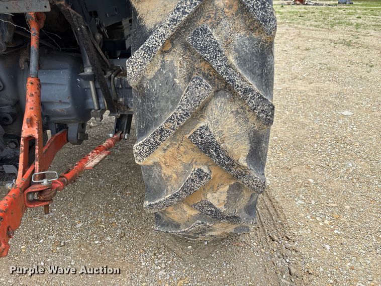 image for item FC5927 2001 New Holland TS100 tractor