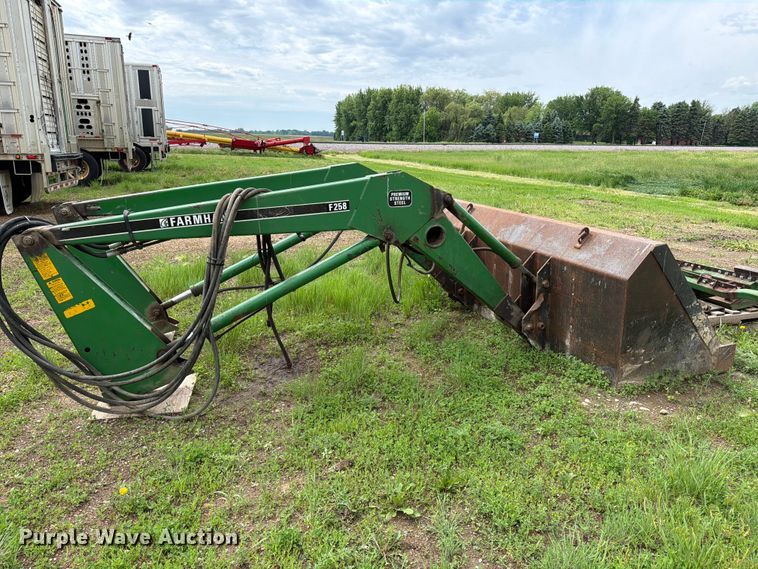 image for item FK4018 Farmhand F258 loader