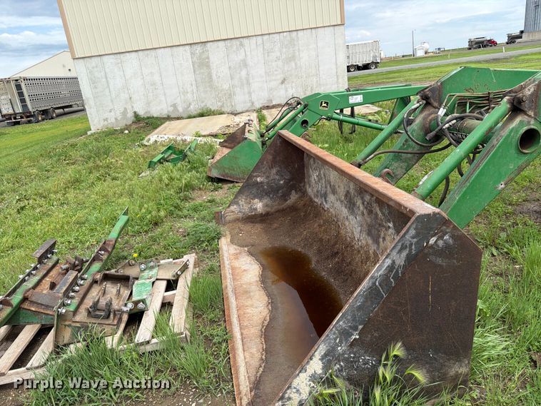 image for item FK4018 Farmhand F258 loader