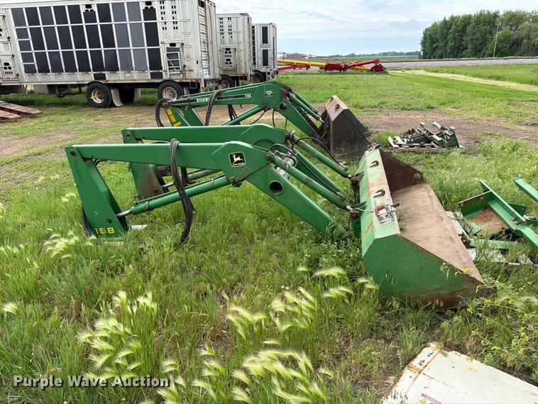 image for item FK4019 John Deere 158 loader