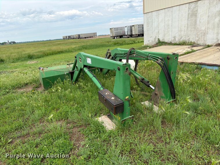 image for item FK4019 John Deere 158 loader