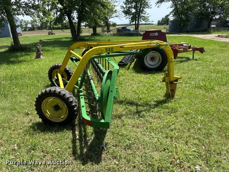 image for item NA9394 John Deere 640 hay rake