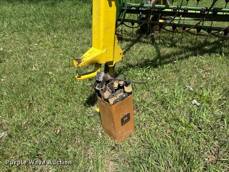 image for item NA9394 John Deere 640 hay rake