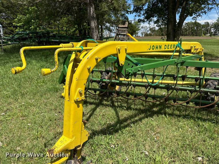 image for item NA9394 John Deere 640 hay rake