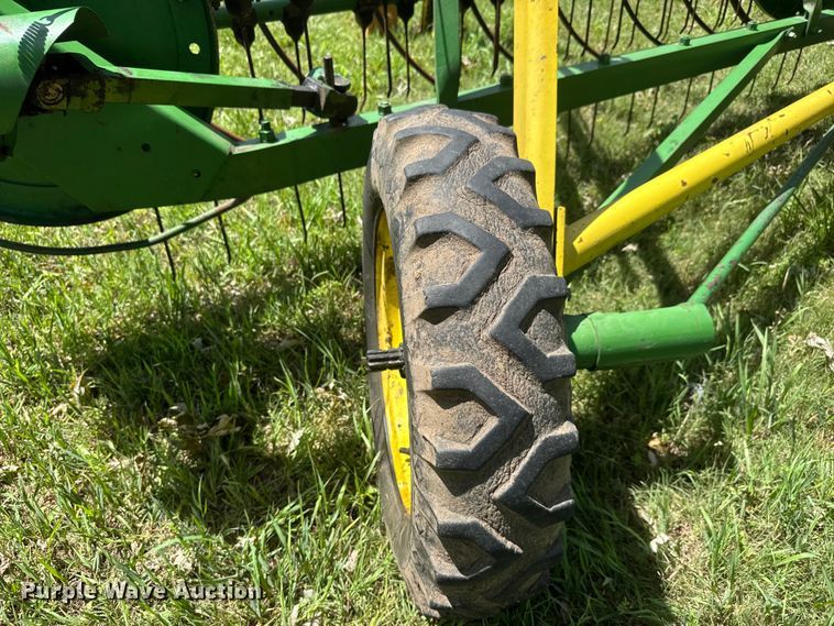 image for item NA9394 John Deere 640 hay rake