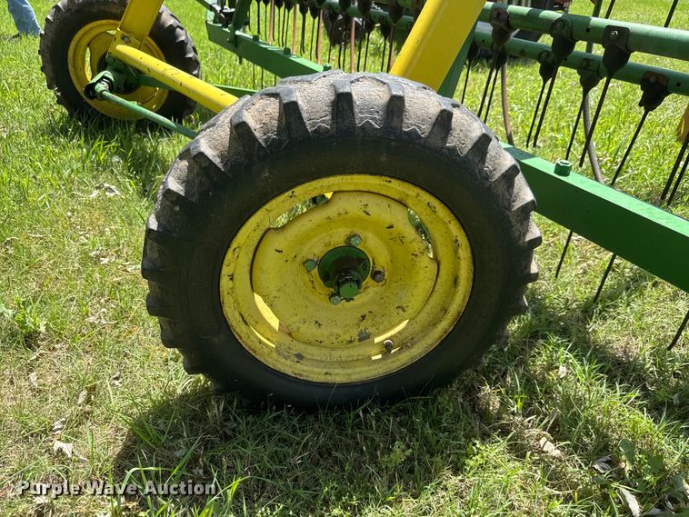 image for item NA9394 John Deere 640 hay rake
