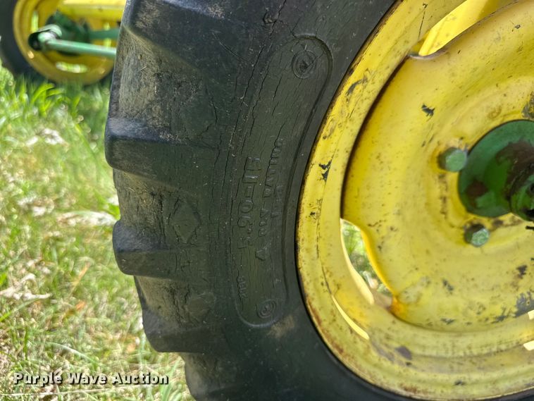 image for item NA9394 John Deere 640 hay rake