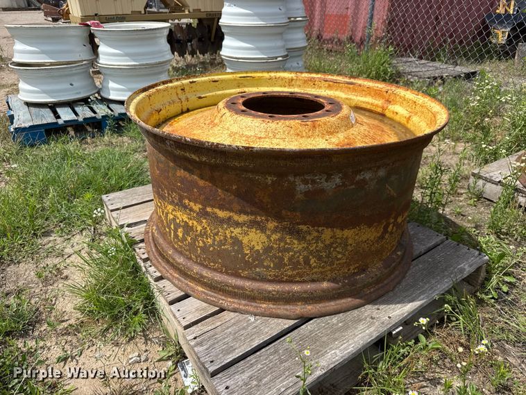 image for item NA9492 Tractor wheel