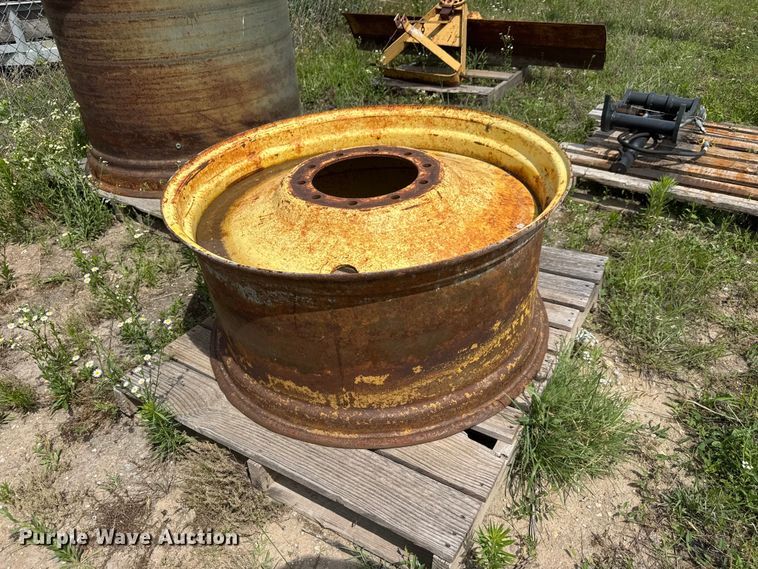 image for item NA9492 Tractor wheel