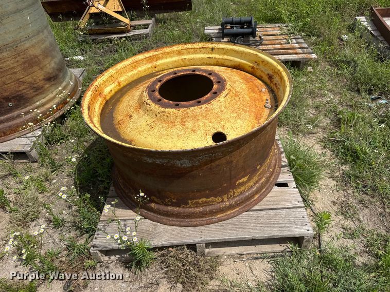 image for item NA9492 Tractor wheel