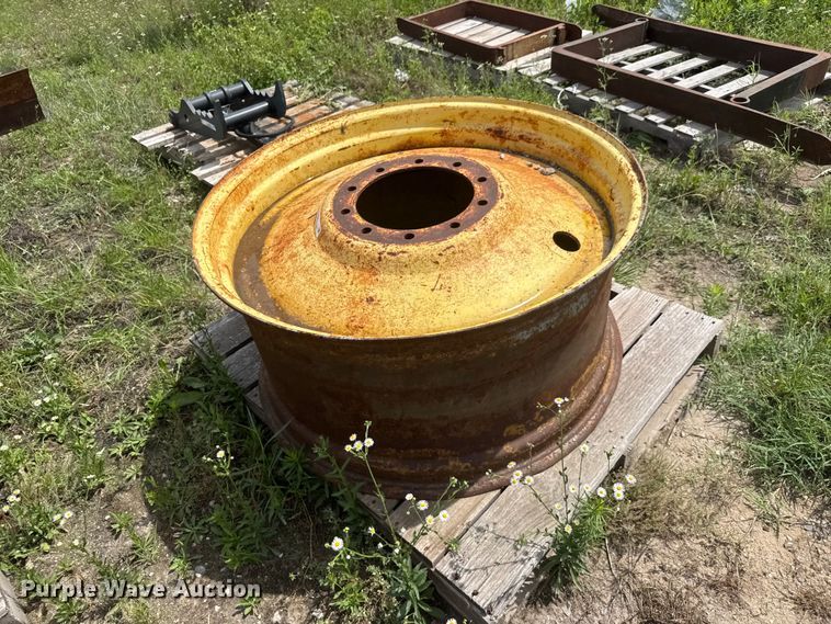 image for item NA9492 Tractor wheel