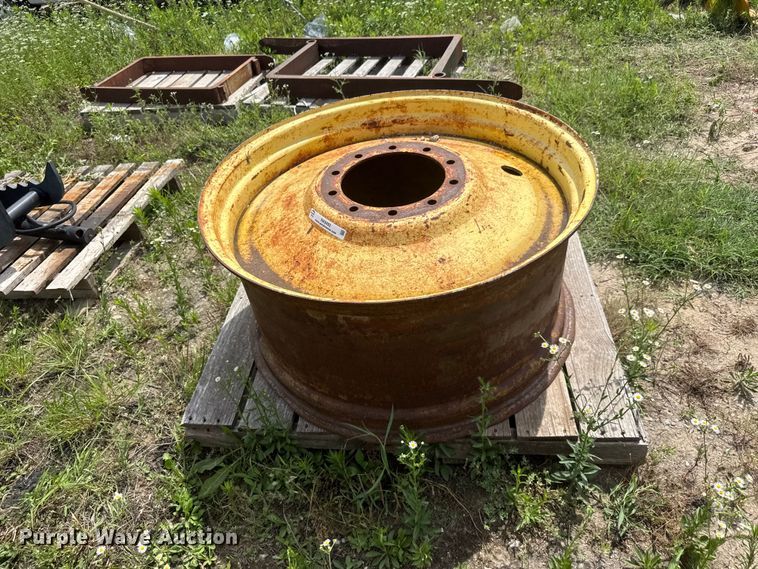 image for item NA9492 Tractor wheel