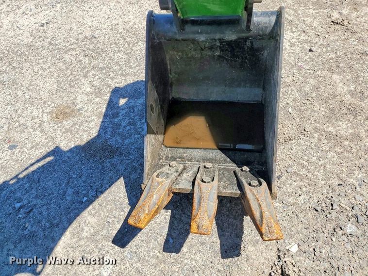 image for item YA3767 2019 John Deere 260B backhoe attachment