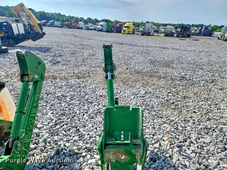 image for item YA3817 2021 John Deere 520M loader