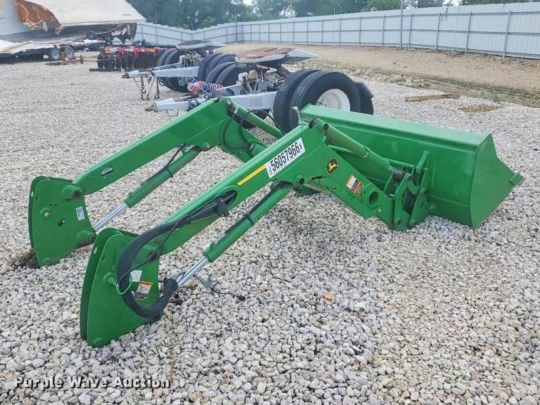 image for item YA3856 2020 John Deere 520M loader