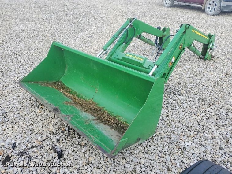image for item YA3856 2020 John Deere 520M loader