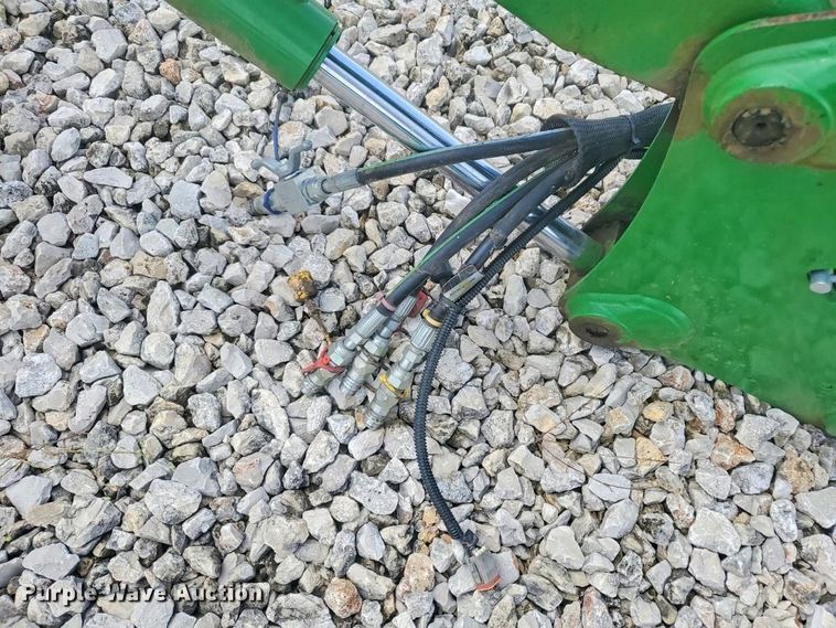 image for item YA3856 2020 John Deere 520M loader