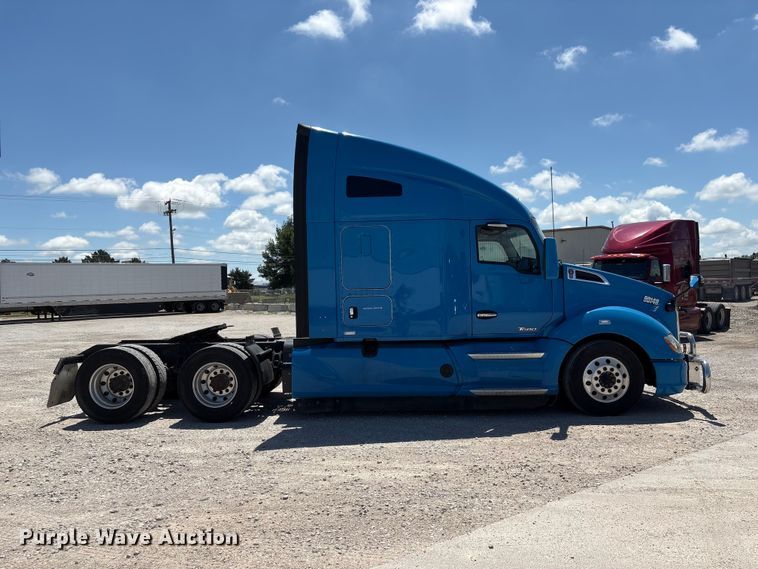 image for item DO5242 2020 Kenworth T680 semi truck