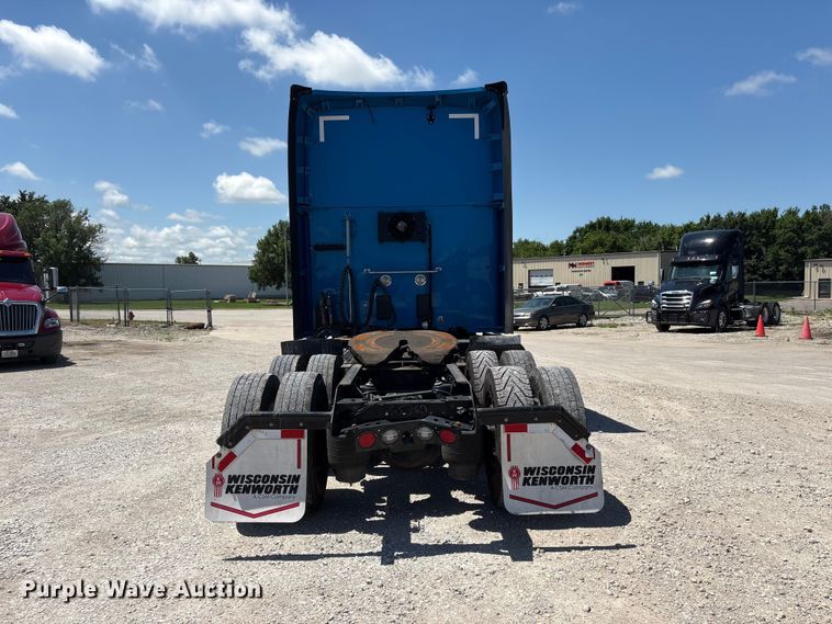 image for item DO5242 2020 Kenworth T680 semi truck