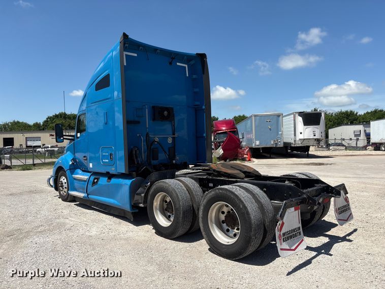 image for item DO5242 2020 Kenworth T680 semi truck