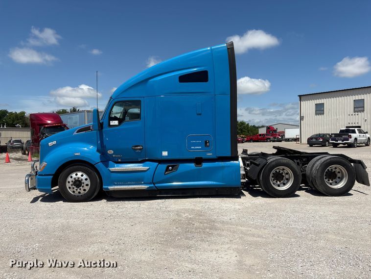 image for item DO5242 2020 Kenworth T680 semi truck