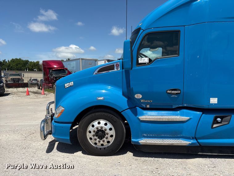 image for item DO5242 2020 Kenworth T680 semi truck