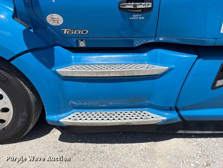 image for item DO5242 2020 Kenworth T680 semi truck