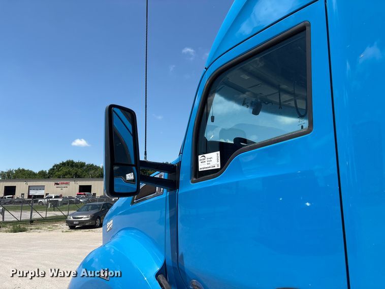 image for item DO5242 2020 Kenworth T680 semi truck