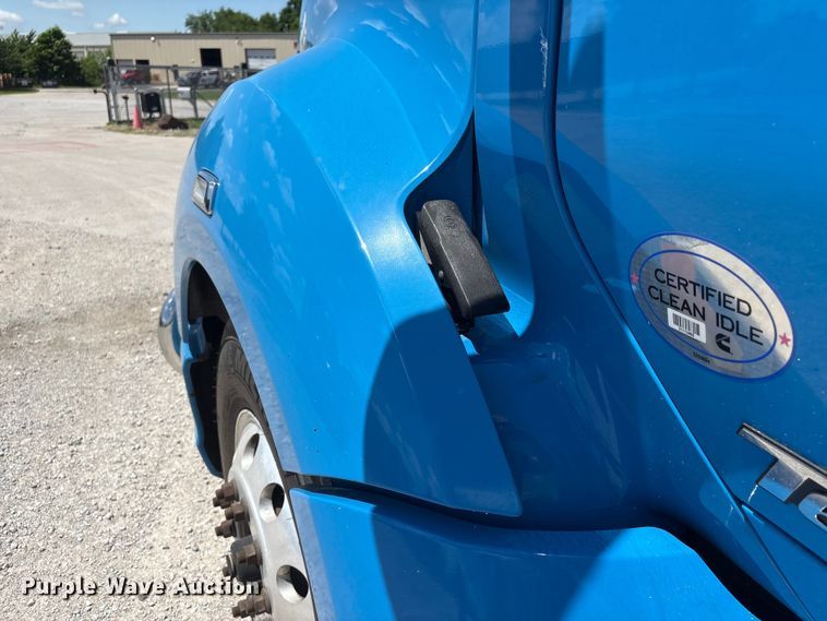 image for item DO5242 2020 Kenworth T680 semi truck