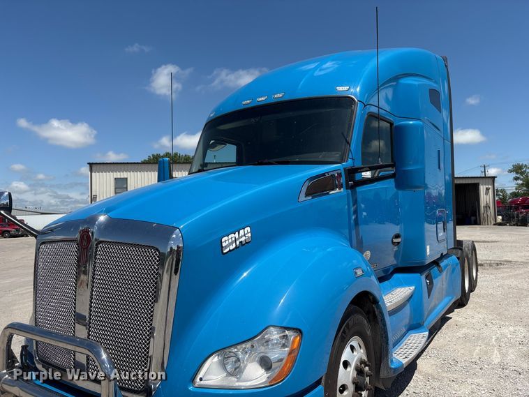 image for item DO5242 2020 Kenworth T680 semi truck